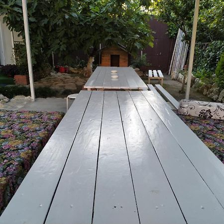 Guest House On Shakirbay 11 Suhumi Exterior foto