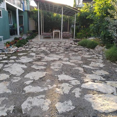 Guest House On Shakirbay 11 Suhumi Exterior foto