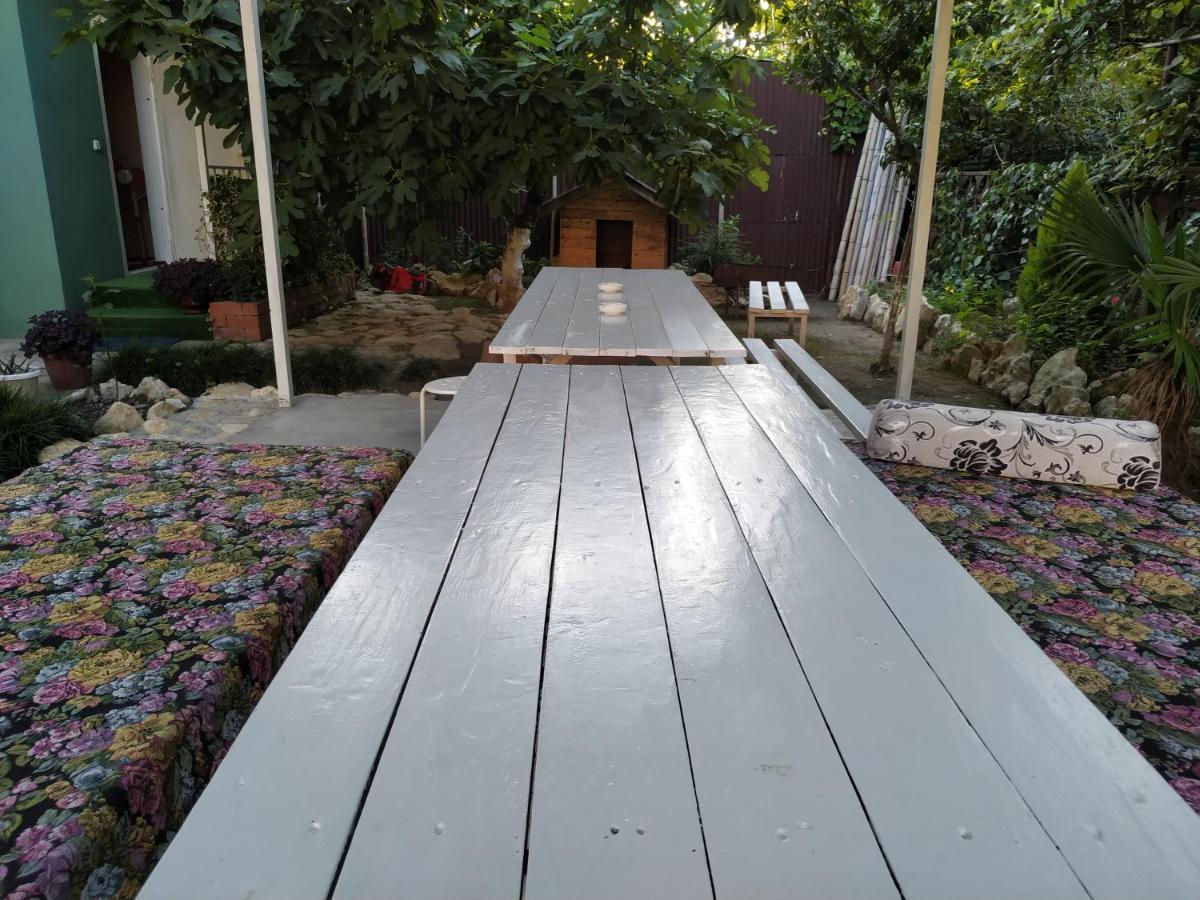 Guest House On Shakirbay 11 Suhumi Exterior foto